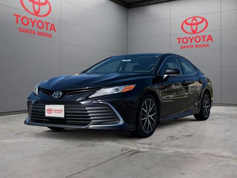 Used 2022 Toyota Camry XLE w/ Navigation Package image 9