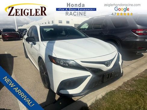 Used 2021 Toyota Camry SE image 1