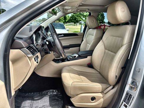 Used 2019 Mercedes-Benz GLE 400 4MATIC image 3