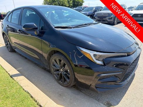 Certified 2025 Toyota Corolla SE w/ SE Premium Package FWD image 3