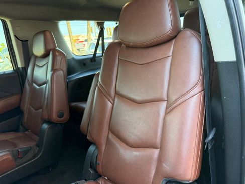 Used 2019 Cadillac Escalade ESV Luxury RWD image 45