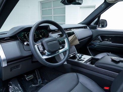 Used 2025 Land Rover Range Rover SE AWD/4WD image 20