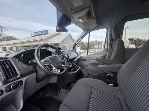 Used 2016 Ford Transit 150 XLT image 11