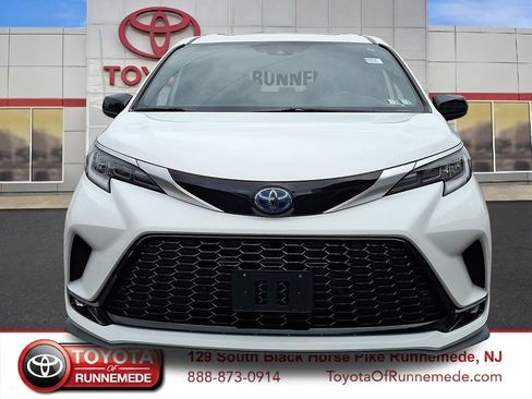 Certified 2021 Toyota Sienna XSE w/ XSE Plus Package AWD/4WD image 2