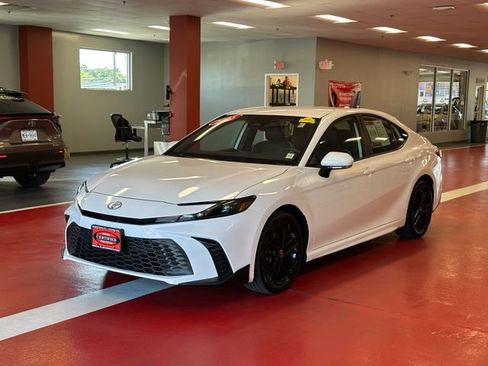 Certified 2025 Toyota Camry SE AWD/4WD image 7