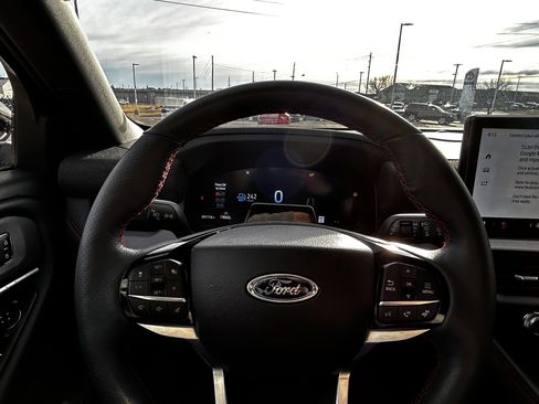 Used 2025 Ford Explorer ST-Line image 18