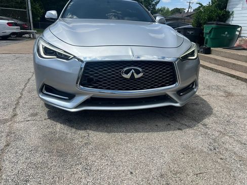 Used 2017 INFINITI Q60 Red Sport 400 AWD/4WD image 3