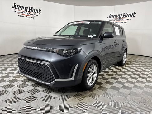 Used 2024 Kia Soul LX w/ Option Group 015 FWD image 1
