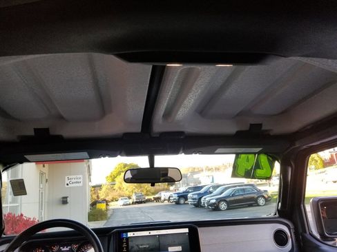 Certified 2024 Jeep Gladiator Sport image 12