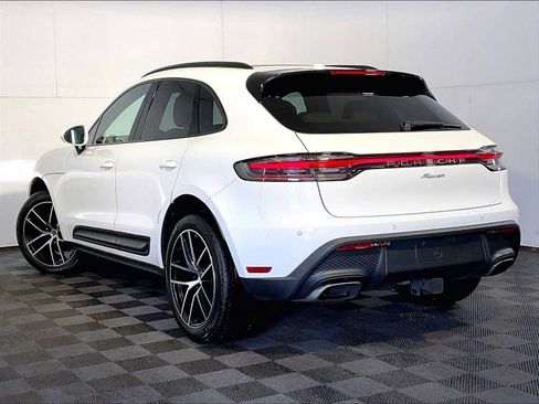 Certified 2024 Porsche Macan AWD/4WD image 3
