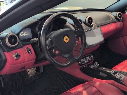 Used 2011 Ferrari California image 9