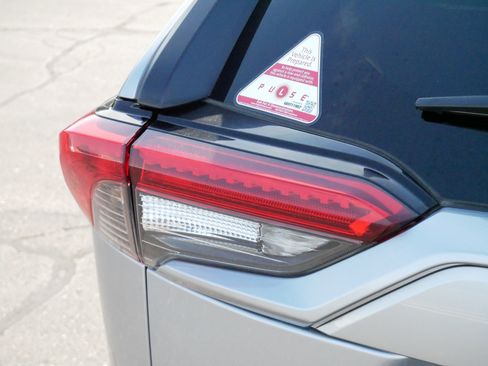 Used 2025 Toyota RAV4 XLE AWD/4WD image 17