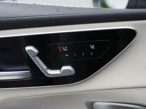 Used 2023 Mercedes-Benz GLC 300 4MATIC w/ Exclusive Trim Package image 19