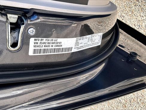 Used 2022 Chrysler Pacifica Touring-L FWD image 5