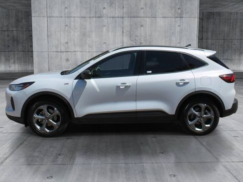 Used 2025 Ford Escape ST-Line FWD image 2