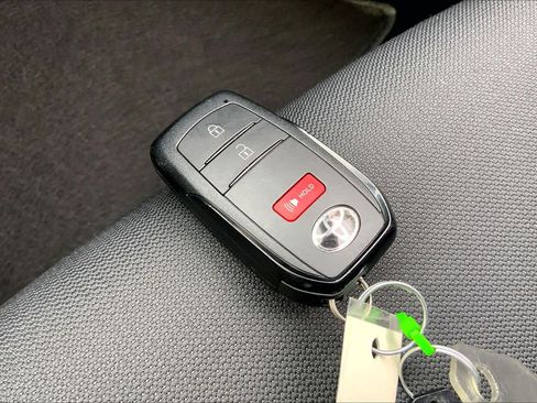 Used 2025 Toyota Corolla SE image 13