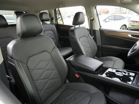 Used 2024 Volkswagen Atlas SE image 27