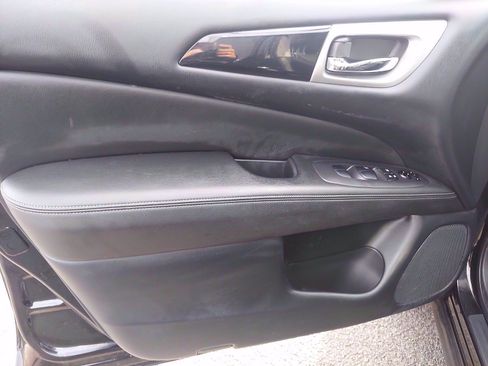 Used 2019 Nissan Pathfinder S image 13