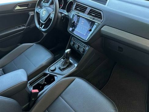Used 2020 Volkswagen Tiguan SE w/ Panoramic Sunroof Package AWD/4WD image 16