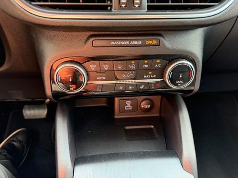 Used 2022 Ford Escape Titanium w/ Class II Trailer Tow Package image 18