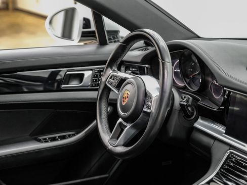 Used 2019 Porsche Panamera 4 image 10