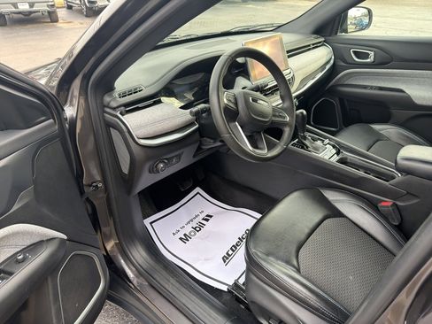 Used 2023 Jeep Compass Latitude w/ Convenience Group image 9