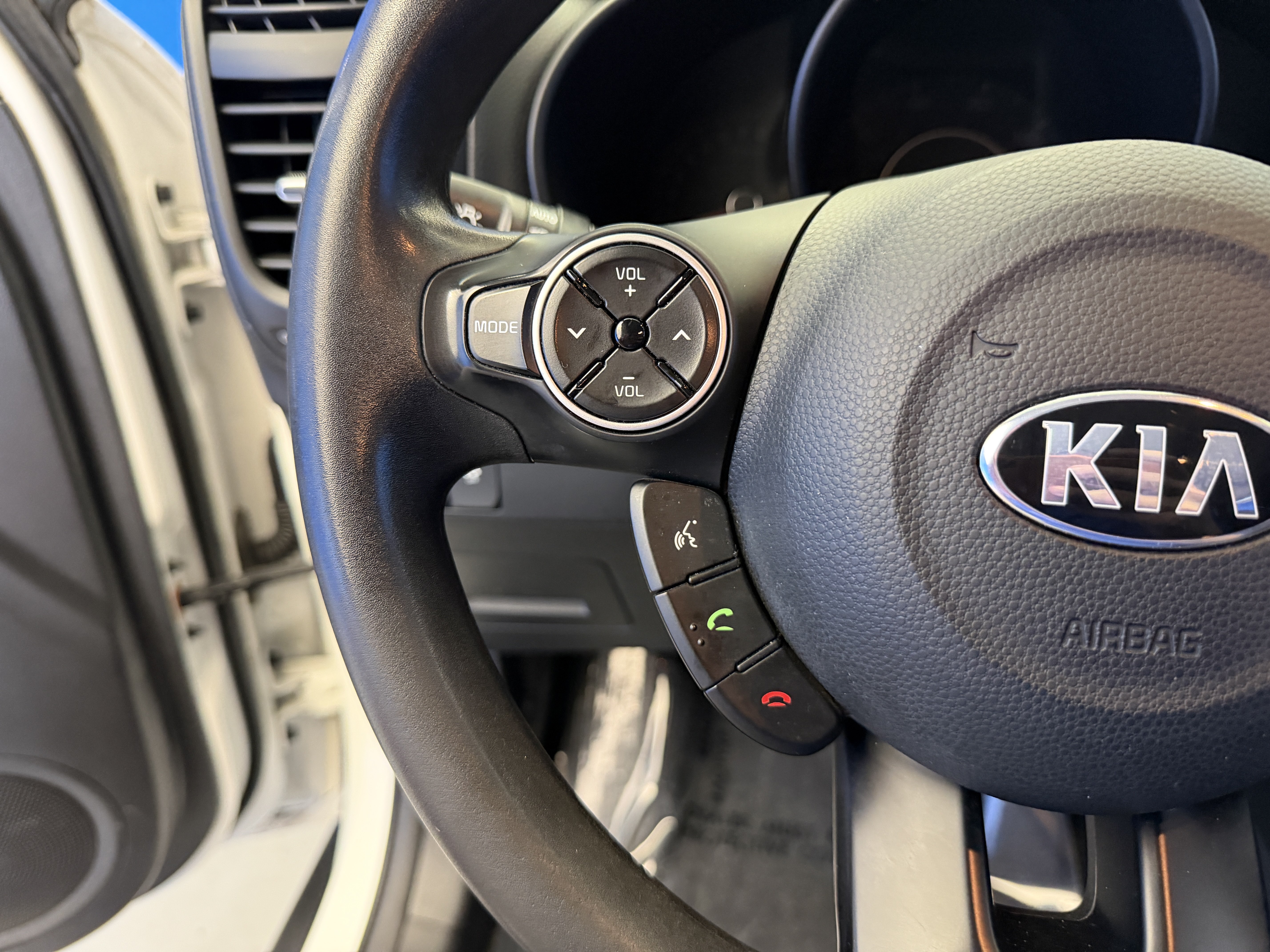 Used 2016 Kia Soul + FWD image 14