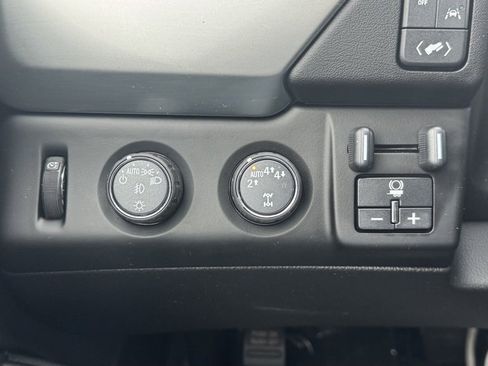 Used 2020 Chevrolet Suburban LT image 24