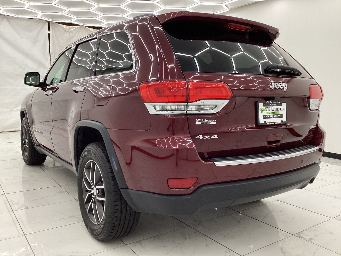 Used 2018 Jeep Grand Cherokee Limited AWD/4WD image 8