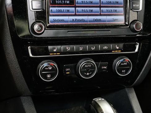 Used 2015 Volkswagen Jetta GLI SE image 16