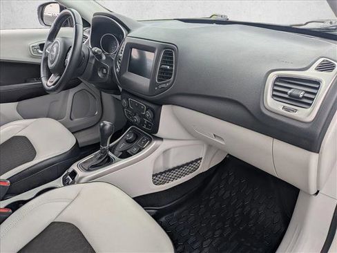 Used 2020 Jeep Compass Latitude AWD/4WD image 25