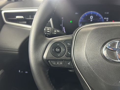 Used 2025 Toyota Corolla Cross XLE w/ Convenience Package image 7