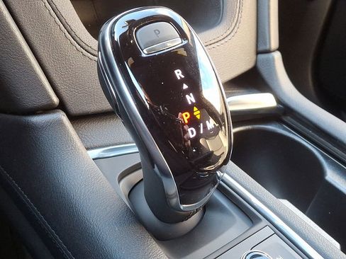 New 2026 Cadillac XT5 Luxury image 7