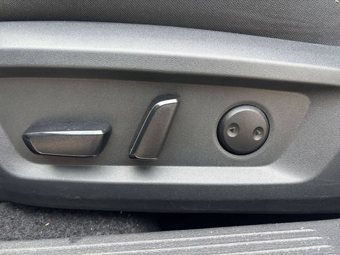 Used 2025 Nissan Rogue SV FWD image 22