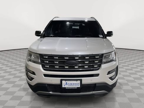 Used 2017 Ford Explorer XLT w/ Equipment Group 202A AWD/4WD image 4