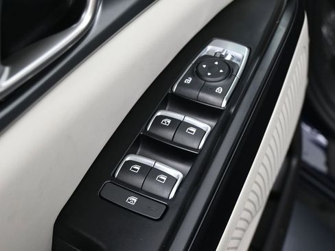 Used 2024 Kia Carnival LX FWD image 14