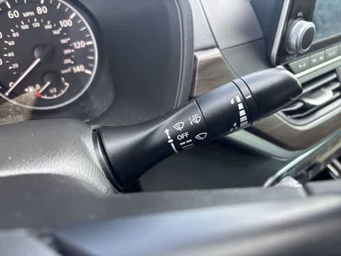 Used 2023 Nissan Altima 2.5 SV FWD image 14