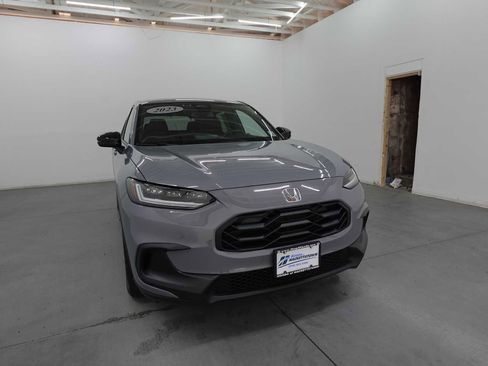 Used 2023 Honda HR-V Sport image 3