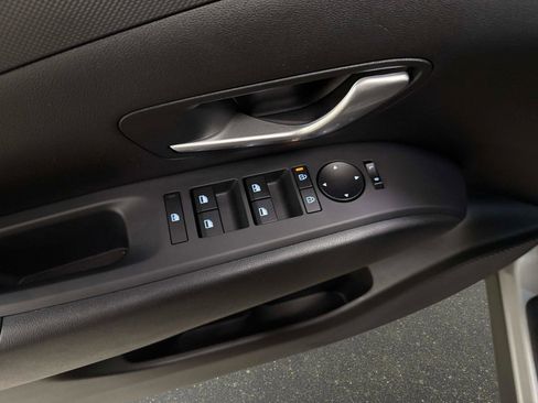 Certified 2025 Hyundai Tucson SE image 19