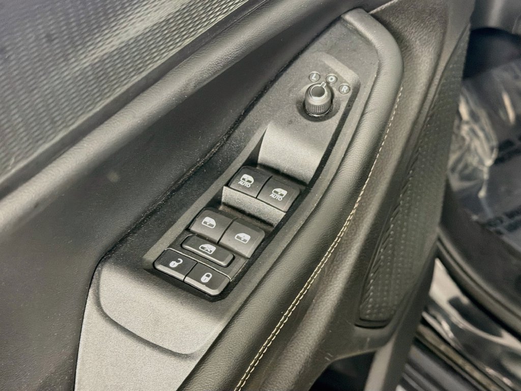 Used 2023 Jeep Grand Cherokee L Laredo AWD/4WD image 17