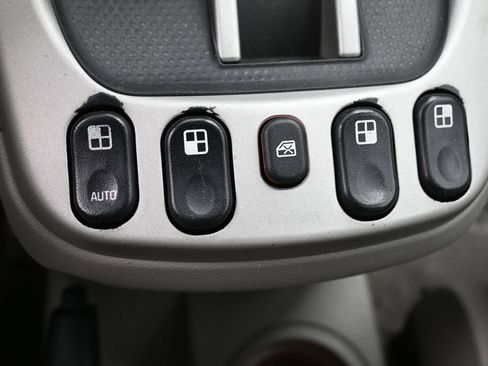 Used 2005 Chevrolet Equinox LT w/ Preferred Equipment Group AWD/4WD image 28
