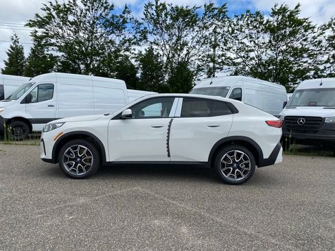 New 2026 BMW X2 xDrive28i w/ Convenience Package AWD/4WD image 4