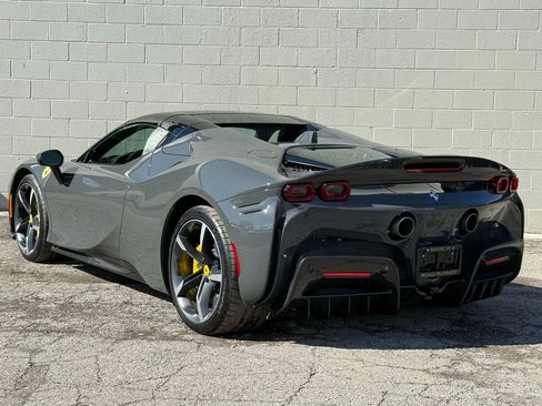 Used 2023 Ferrari SF90 Spider image 8