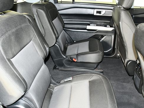 Used 2023 Ford Explorer XLT AWD/4WD image 44