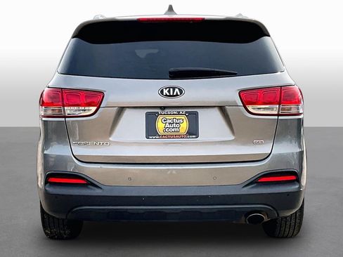 Used 2018 Kia Sorento FWD image 4