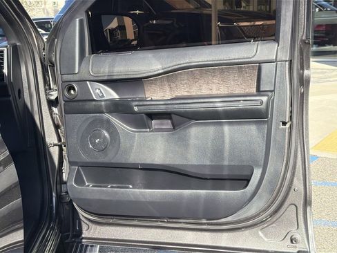 Used 2021 Ford Expedition Limited image 30