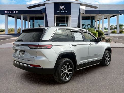 Used 2025 Jeep Grand Cherokee Limited w/ Trailer Tow Package AWD/4WD image 4
