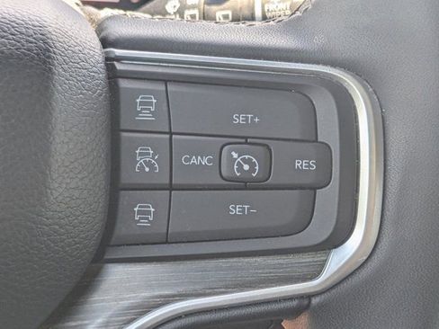 Used 2024 Jeep Wagoneer L Series II w/ Flexible Seating Group RWD image 27