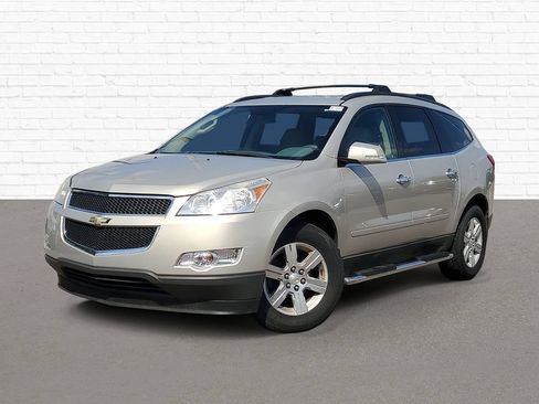 Used 2011 Chevrolet Traverse LT FWD image 1