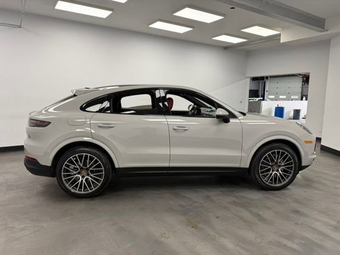 Used 2022 Porsche Cayenne Coupe AWD/4WD image 9